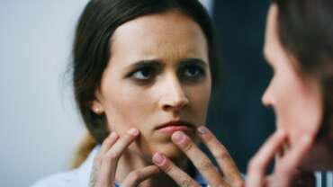 Bipolar Disorder for Young Adults – Symptoms, Causes, and Treatment Options