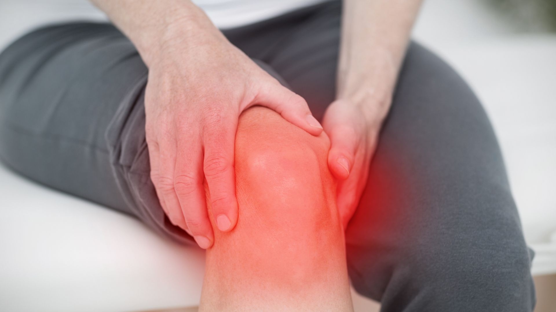 A man suffering from knee ache due to extreme osteoarthritis pain